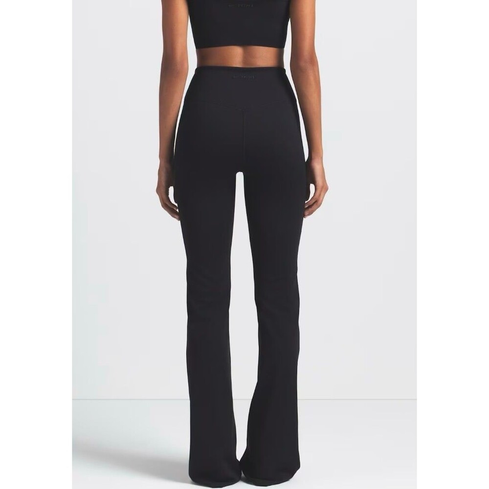 NIKE SKIMS Matte slim flare legging - Picture 4 of 8